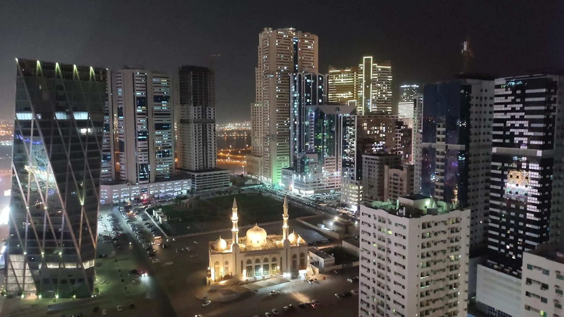 Apartment Entire Luxury And Family One Bed Room Living Room In Front Of Beach Sharjah